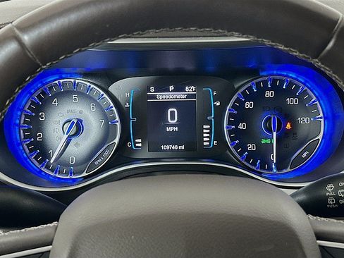 Used 2017 Chrysler Pacifica Touring-L FWD image 13