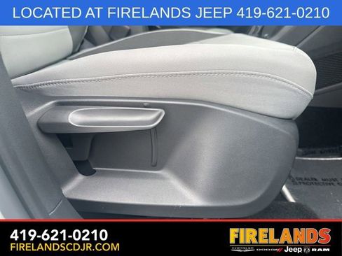 Used 2024 Volkswagen Taos SE image 16