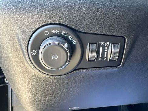 Used 2022 Jeep Compass Latitude AWD/4WD image 19