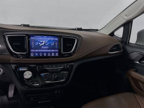 Used 2019 Chrysler Pacifica Limited w/ Tire & Wheel Group image 20