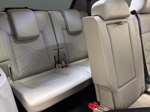 Used 2024 Volkswagen Atlas SE w/ Black Wheel Package image 26