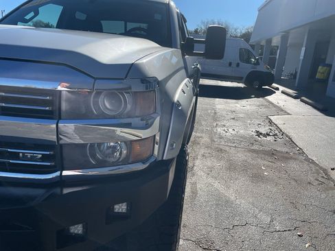 Used 2015 Chevrolet Silverado 2500 LTZ image 4