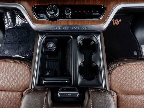 Used 2025 Ford Expedition King Ranch image 29