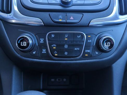 Used 2024 Chevrolet Equinox LT FWD image 19