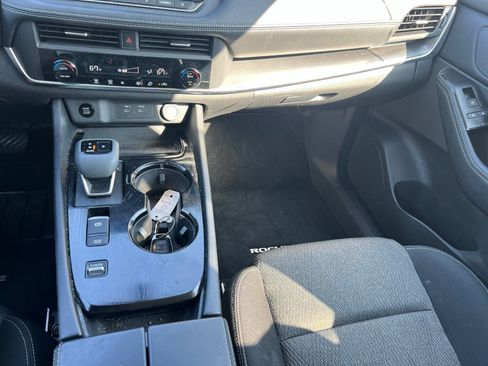 Used 2024 Nissan Rogue SV image 33