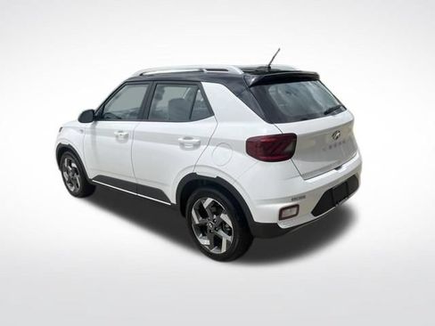 Used 2026 Hyundai Venue SEL FWD image 5