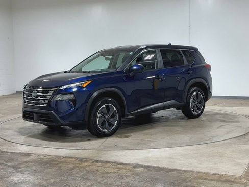 Used 2024 Nissan Rogue SV image 5
