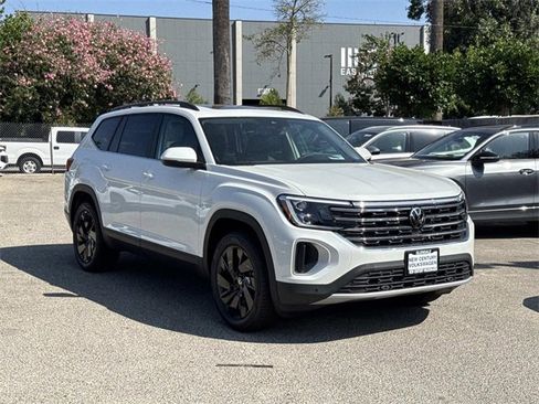 New 2026 Volkswagen Atlas SE image 1