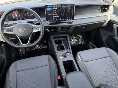 New 2026 Volkswagen Tiguan SE image 12