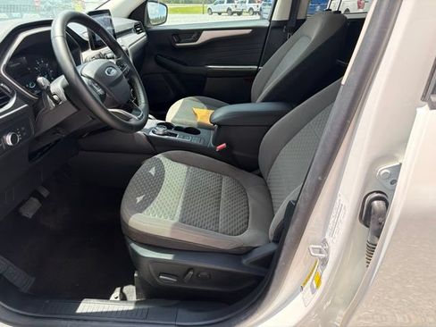 Used 2022 Ford Escape SE w/ Convenience Package FWD image 11