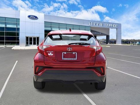 Used 2021 Toyota C-HR XLE FWD image 3