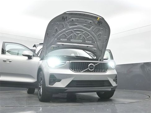Used 2023 Volvo XC40 B5 Plus image 52