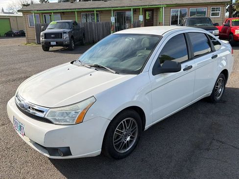 Used 2010 Ford Focus SE image 6