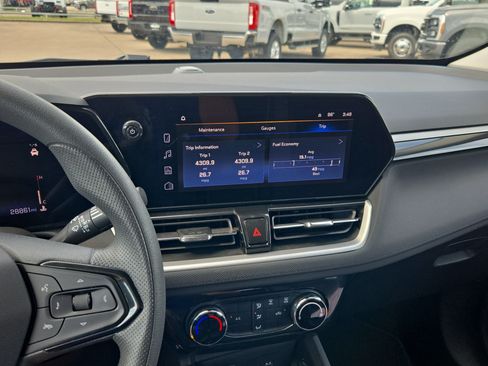 Used 2025 Chevrolet TrailBlazer LT AWD/4WD image 26