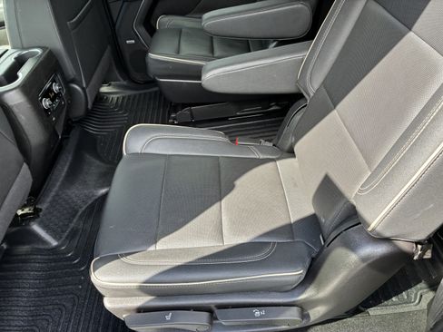 Used 2022 Chevrolet Suburban Premier RWD image 16