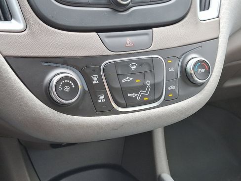 Used 2017 Chevrolet Malibu LS image 17