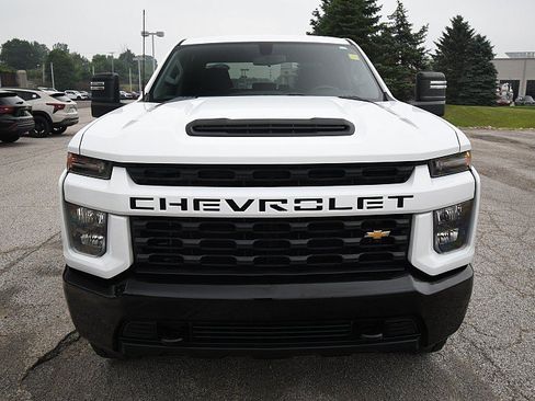 Used 2022 Chevrolet Silverado 2500 Custom AWD/4WD image 2