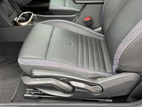 Certified 2025 MINI Cooper 2-Door Hardtop FWD image 17