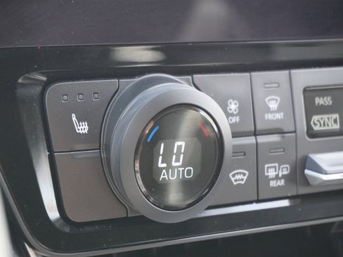 Used 2025 Toyota Grand Highlander LE image 28