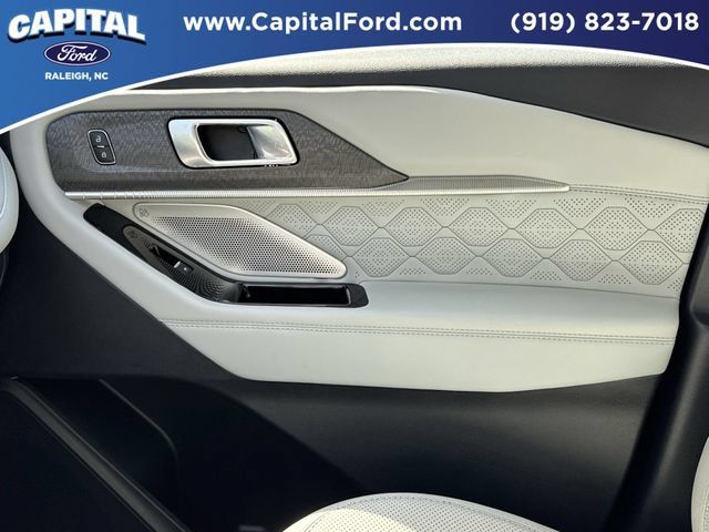 Certified 2025 Ford Explorer Platinum w/ LUX Leather Package AWD/4WD image 29