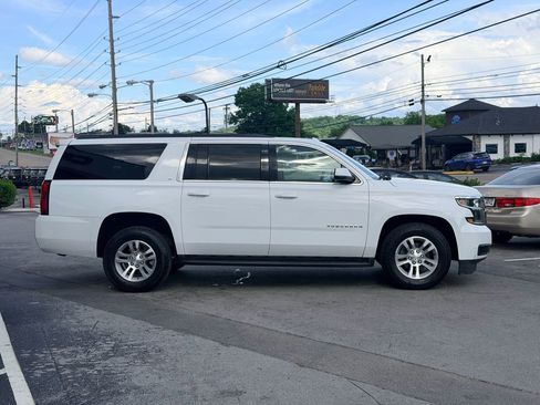 Used 2018 Chevrolet Suburban LT RWD image 7