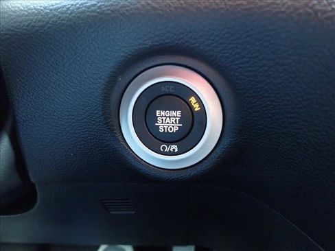 New 2027 Chrysler Pacifica Select FWD image 25