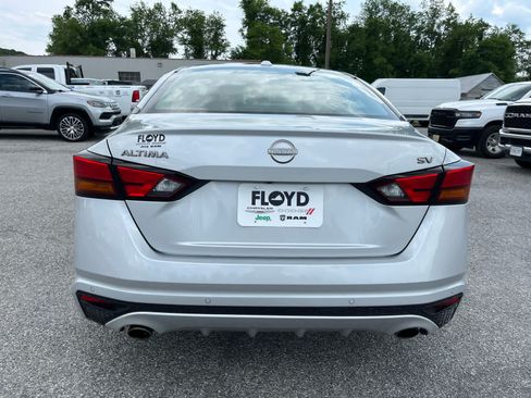 Used 2023 Nissan Altima 2.5 SV w/ SV Premium Package FWD image 4