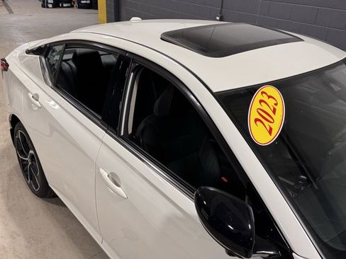 Used 2023 Nissan Altima 2.5 SR w/ SR Premium Package image 8