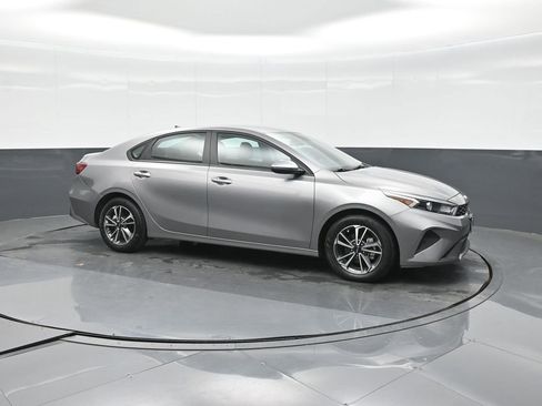 Used 2023 Kia Forte LXS w/ LXS Technology Package image 7