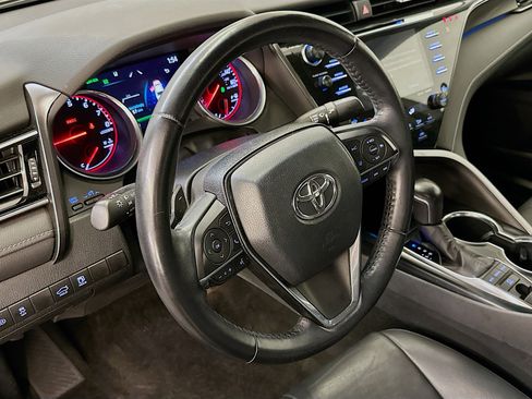 Used 2019 Toyota Camry XSE FWD image 18