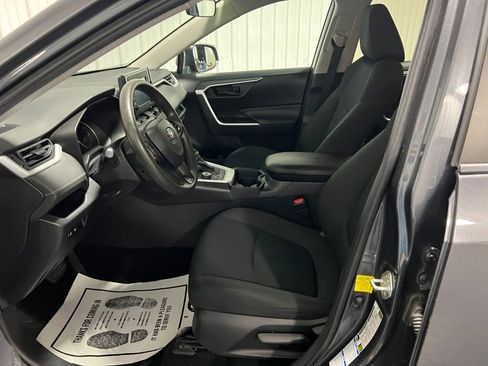 Used 2020 Toyota RAV4 LE image 5