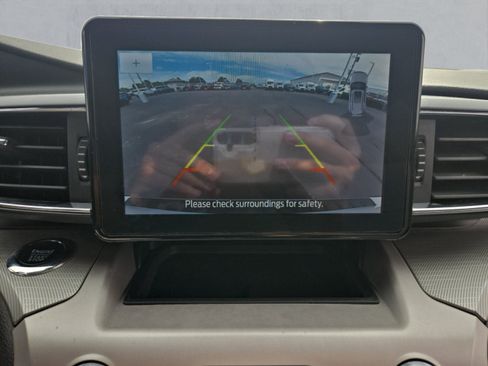 Used 2023 Ford Explorer XLT w/ Equipment Group 202A AWD/4WD image 19