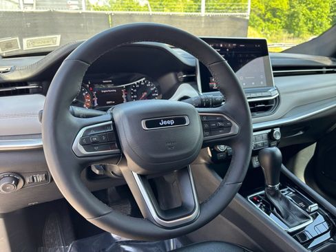 Used 2025 Jeep Compass Limited AWD/4WD image 30
