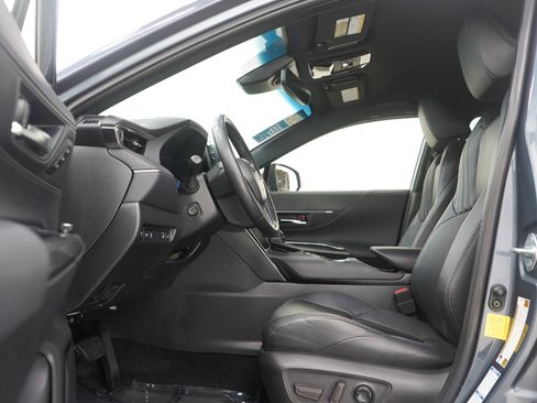 Used 2021 Toyota Venza XLE w/ Softex Package image 23