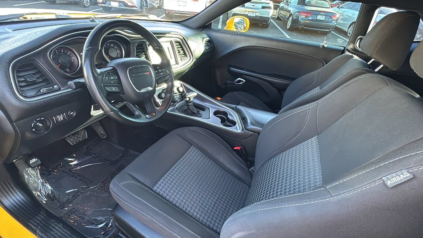 Used 2017 Dodge Challenger SXT RWD image 9