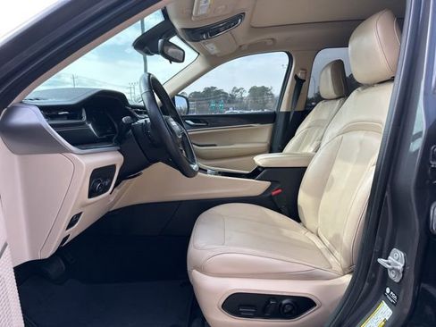 Used 2022 Jeep Grand Cherokee Limited image 9