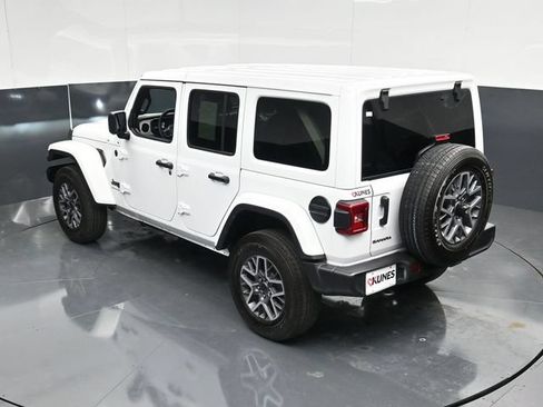 Used 2025 Jeep Wrangler Unlimited Sahara AWD/4WD image 49