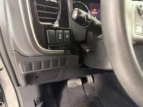 Used 2020 Mitsubishi Outlander ES image 14