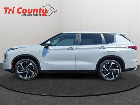 Used 2024 Mitsubishi Outlander SE image 4