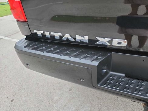 Used 2021 Nissan Titan SV w/ SV Convenience Package image 9