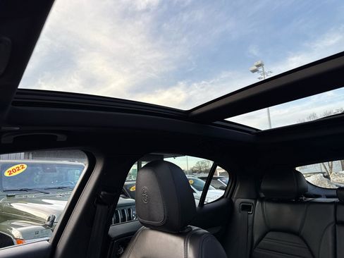 Used 2022 Alfa Romeo Stelvio Veloce image 55