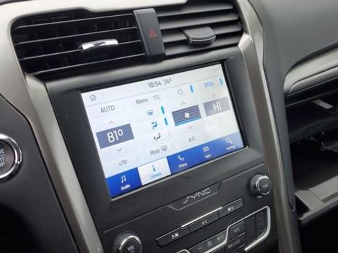 Used 2020 Ford Fusion SE image 14