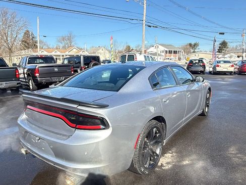 Used 2017 Dodge Charger SE w/ Blacktop Package image 11