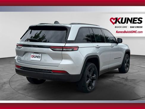 Used 2023 Jeep Grand Cherokee Altitude AWD/4WD image 10