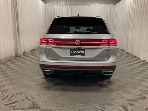 Used 2024 Volkswagen Atlas SE image 3