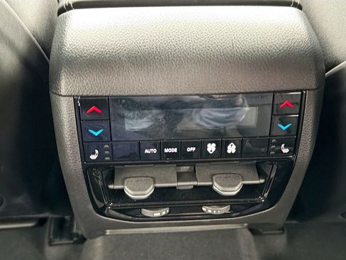 Used 2023 Jeep Grand Cherokee Overland w/ Luxury Tech Group IV image 21