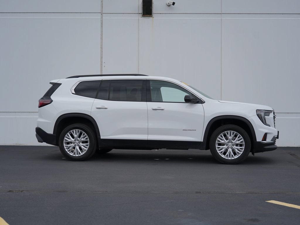 Certified 2026 GMC Acadia Elevation w/ Elevation Premium Package AWD/4WD image 2
