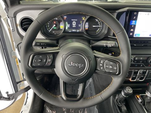 Used 2024 Jeep Wrangler Unlimited w/ Convenience Group AWD/4WD image 19