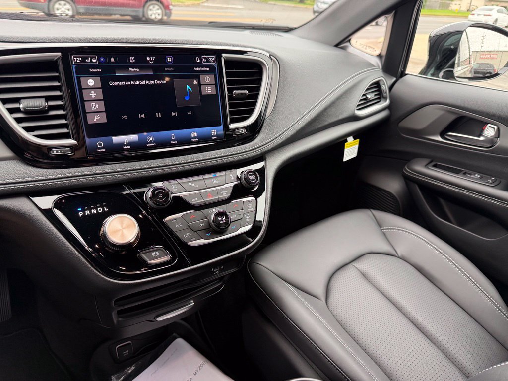 New 2027 Chrysler Pacifica Select FWD image 26
