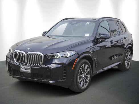 Used 2025 BMW X5 xDrive50e w/ Executive Package image 3